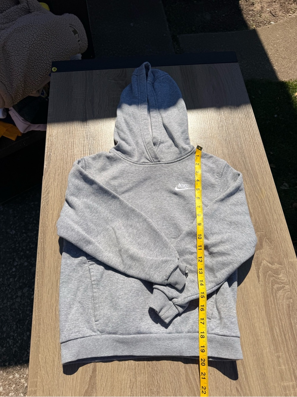 Nike Men’s Light Gray Crewneck Sweatshirt with Embroidered Logo